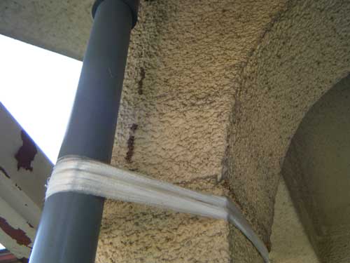 玄関ポーチ柱の蟻害